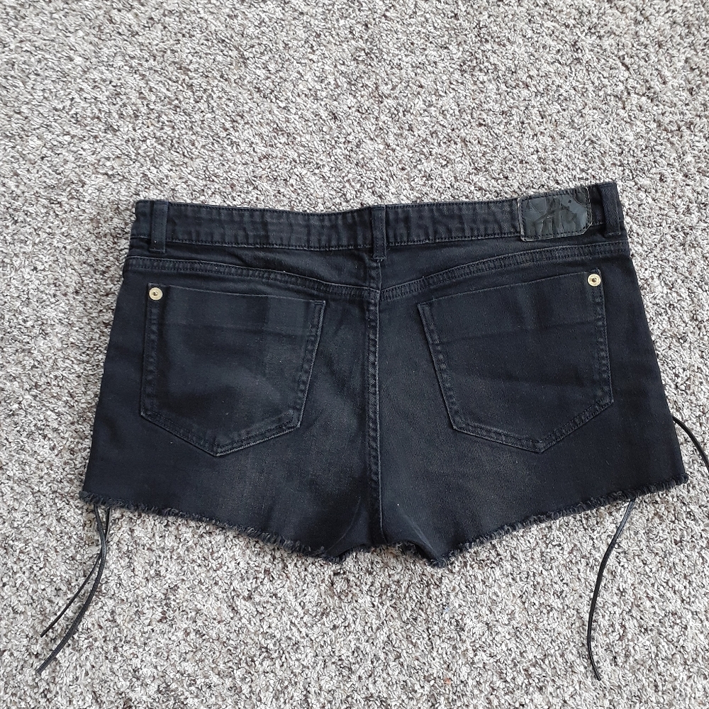 Shorts - Picture 2 of 5